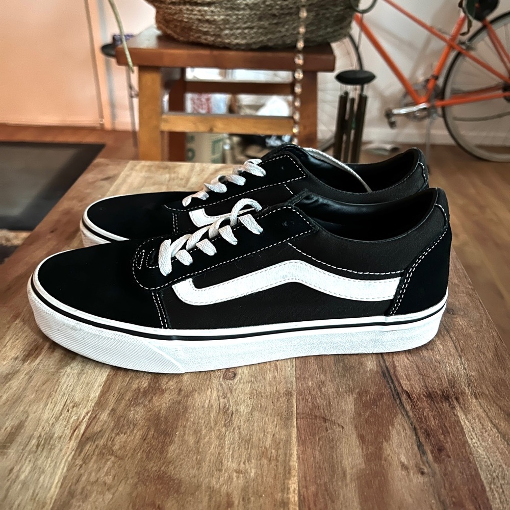 VANS Off the Wall // 1 pair suede skateboard sneaker shoe Women’s 9 - Picture 3 of 9